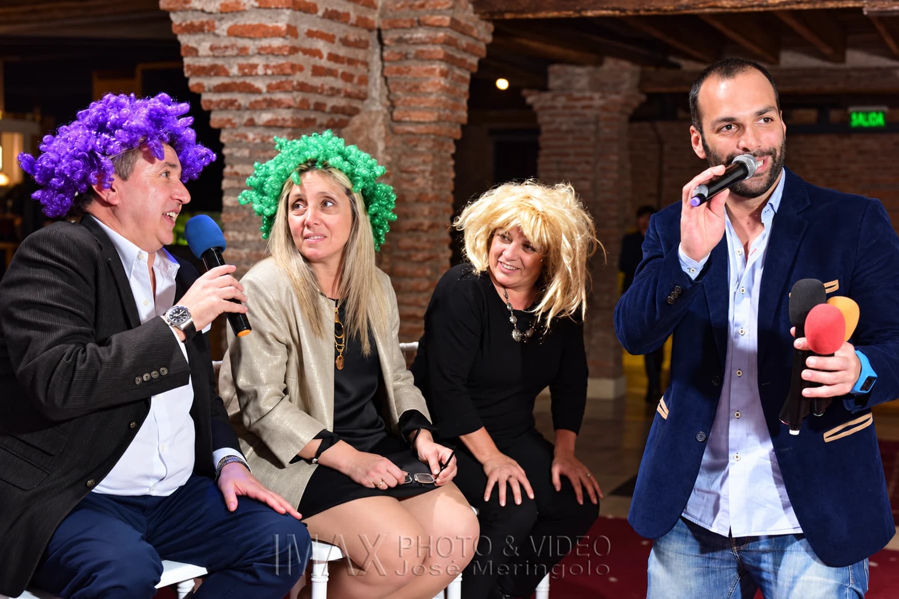 Karaoke, música y celebración en vivo